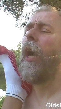 オールズファック人形 - 古いクマパベルテリアは若いスポーツウーマンジョージナをファック