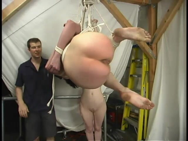 Hogtied by Kink: 騎乗位とリリー