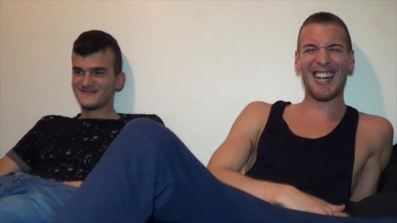 Gaybareback: Un twink minunat își fute fără prezervativ cea mai bună prietenă