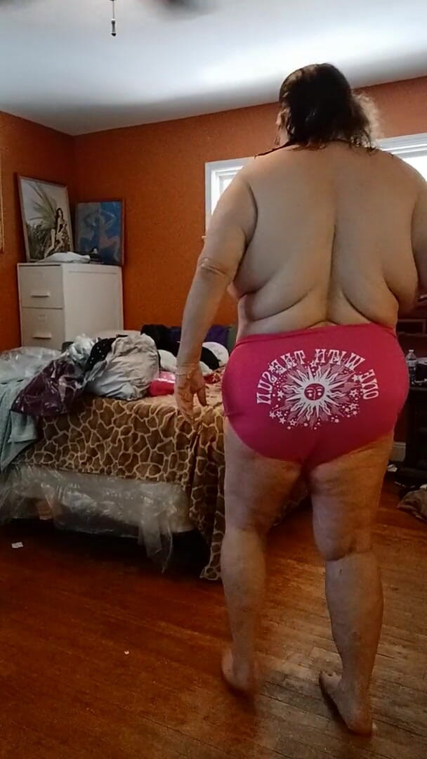 BBW nurse Vicki adventures with friends: I am putting on pink panties pink top and cute...