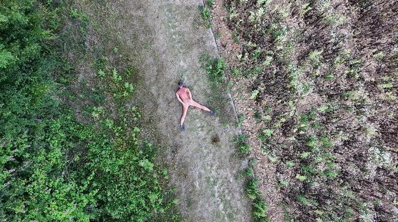 MaleModel: Kompilasi kejenakaan telanjang di luar ruangan & berjalan