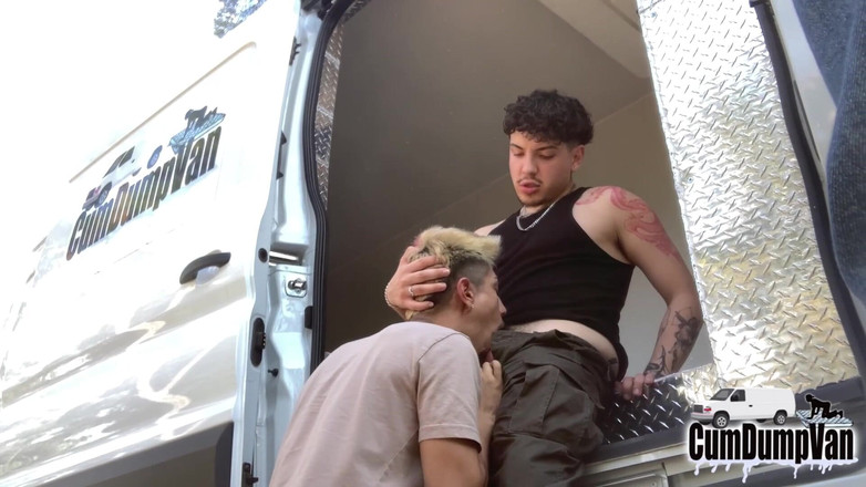 Cum Dump Van: Công Khai Bị Bắt Gặp Bú Cu to Thổi Kèn...
