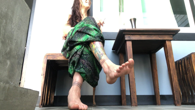 Goddess Maya: Kaki dan fetish merokok Sepanyol