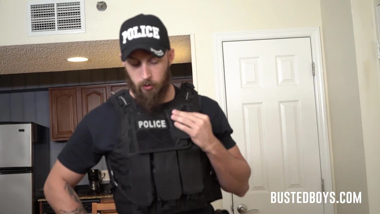 Busted Boys: 被摧倒的男孩 - 加布里埃尔骑士 - 硬汉驯服