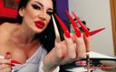 Kinky Domina Christine queen of nails: Móng tay stiletto sắc nét khai thác trên gương JOI