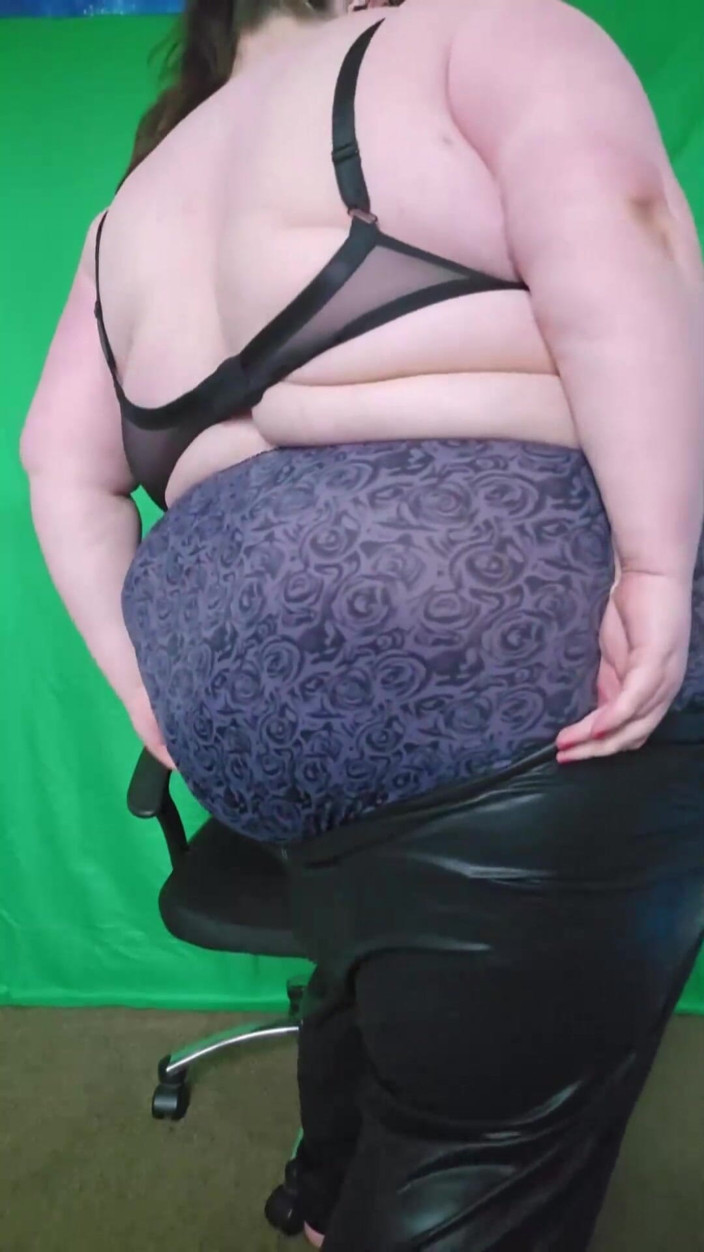 SSBBWLadyBrads: SSBBW déesse, pantalon en cuir moulant personnalisé