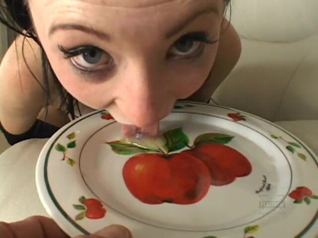 Hot Pornstars: La bella ragazza bianca viene scopata in una gangbang da...