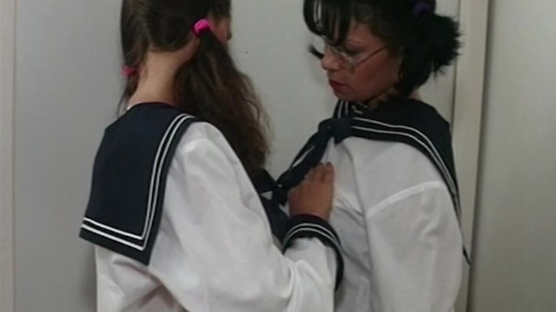 VHS-Vixxxen: Une coquine se fait baiser dans les toilettes