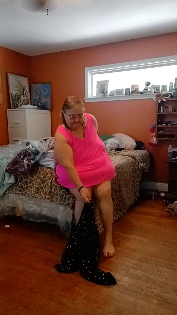 BBW nurse Vicki adventures with friends: Ich lege rosa höschen, pinke oberteil und süße eis-shorts an