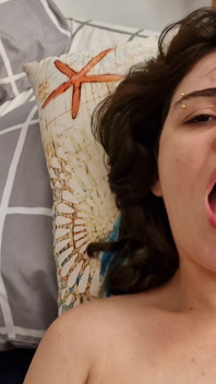 Linda brasileña tuvo un orgasmo en mi polla