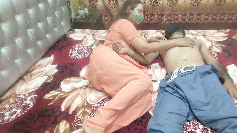 Pakistani CoupleX: Sex cu fratele vitreg indian desi