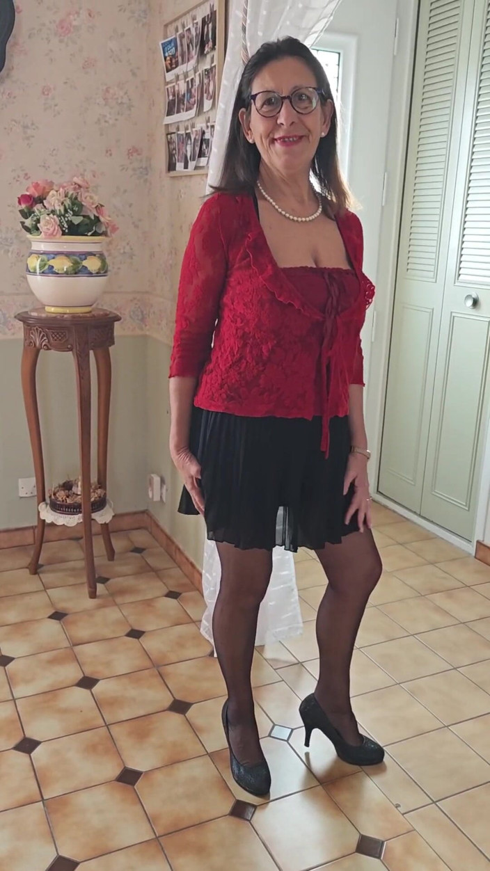 Noemie mature: Streep Tease Noemie