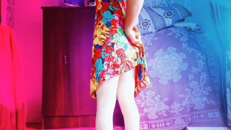 Kitty_Cross: Adorabil Femboy distrându-se cu accesorii pufoase