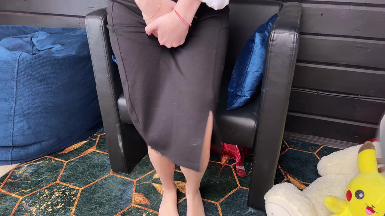 Eva Deva: Eva divas işten sonra eteğine işiyor