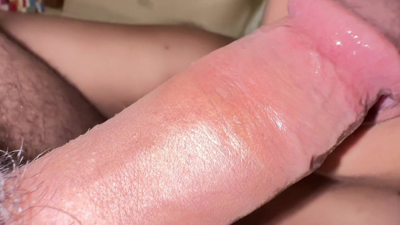 Aria Mia: Meine sexy freundin lutscht meinen schwanz und isst sperma nach...