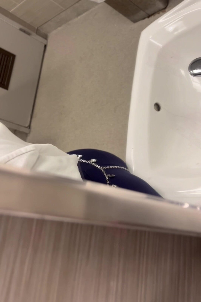 Anye Meshell: Pisces Pussy