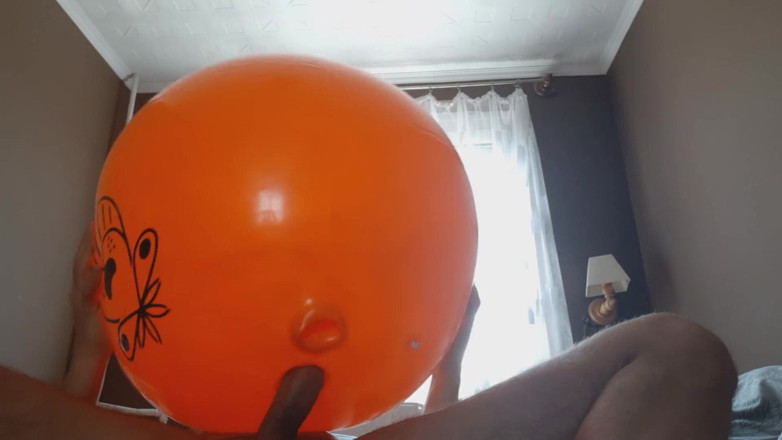 Naxy: Space hopper humping
