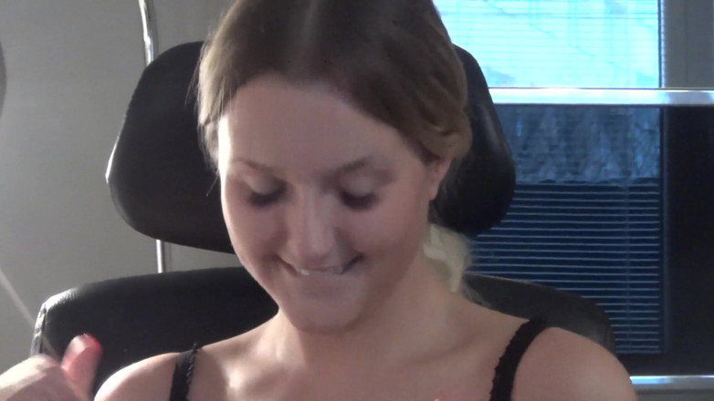 All Those Girlfriends: Eva Kerstin czuje się napalona