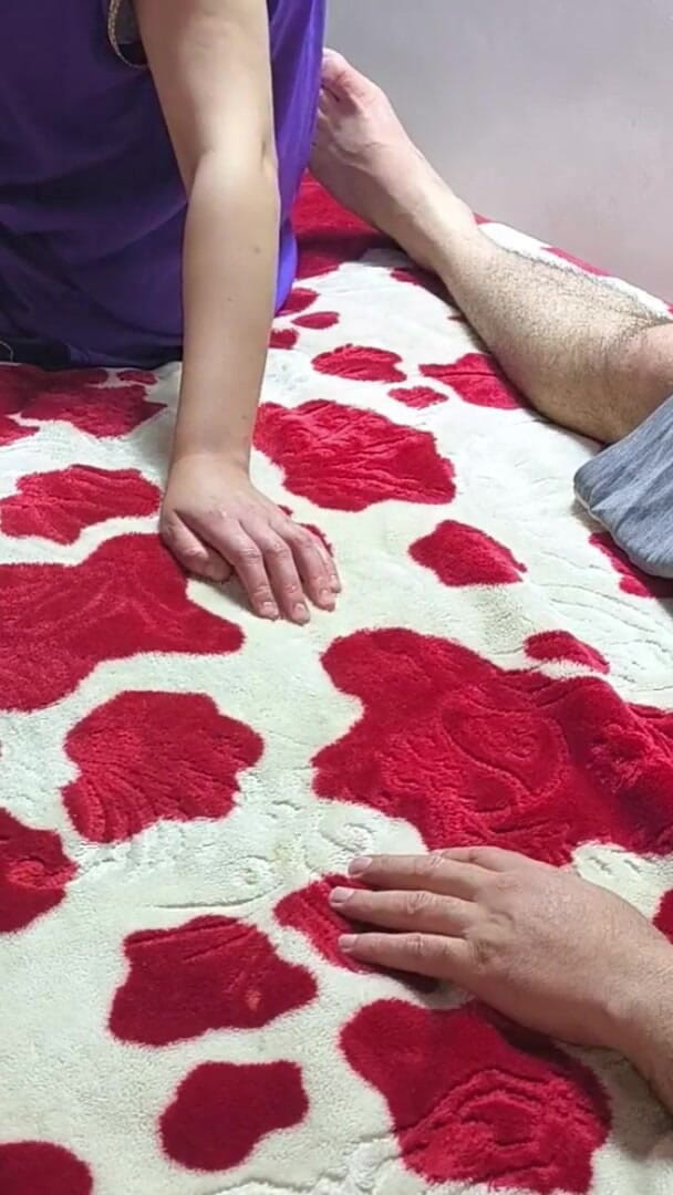 Cuckold Arabic: Cuckold-echtgenoot ziet zijn vrouw met grote zwarte lul haar poesje...