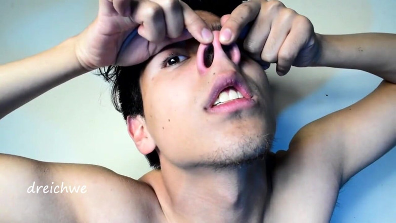 Dreichwe: Nose fetish
