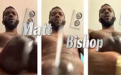 Matt Bishop duşun dışında mastürbasyon yapıyor ve yüzüne boşalıyor!! 3 kez!!