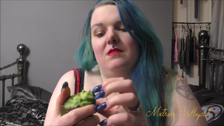 Mxtress Valleycat: Blue cat eye nails tear avacado