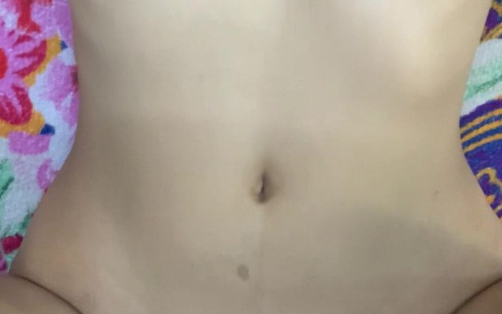 Komal sexy studio: Orteils sur les jambes de la poitrine, gémissements bruyants