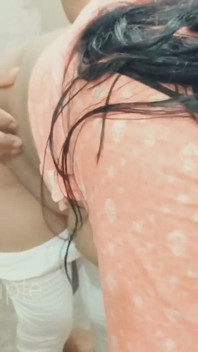 Nach vielen versuchen konnte ich zara bhabhi ficken und sie war auch sehr glücklich