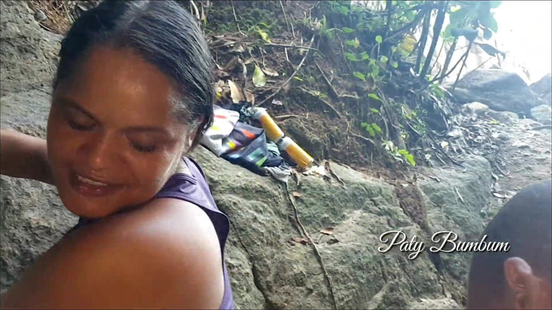 Paty Bumbum: アレックス・リマとブルクソ・ファイアーがチームを組んでパティ・バットにロールを与えた