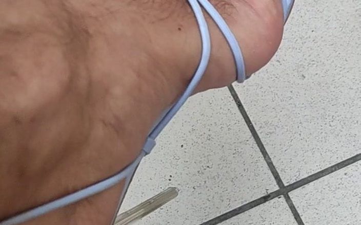 Mutsakin: Topuklu seksi adam ayakları