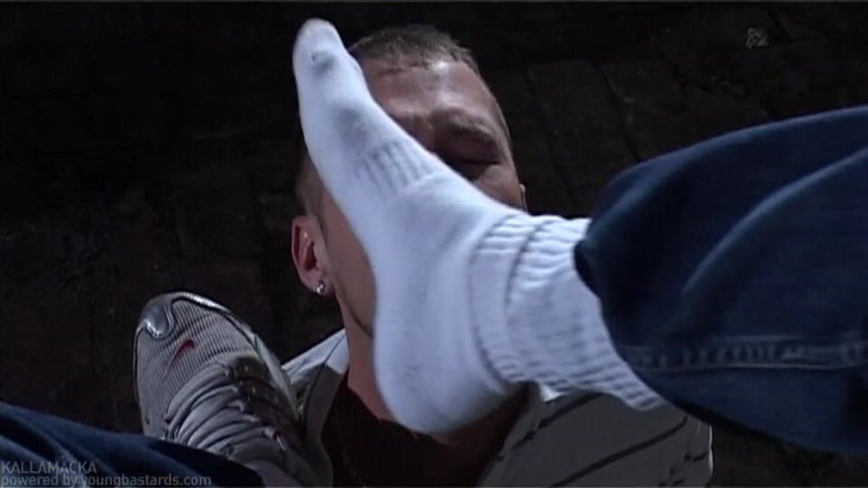 Young Bastards: Des baskets baisent au sous-sol