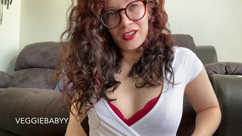 Veggiebabyy: Seducing You with Big Red Lips and Hair