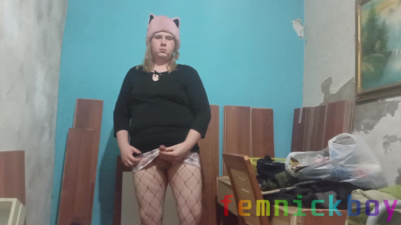 femnickboy: Сегодня я кончаю в симпатичной и сексуальной одежде, фембой-кроссдрессере или просто толстый сисси