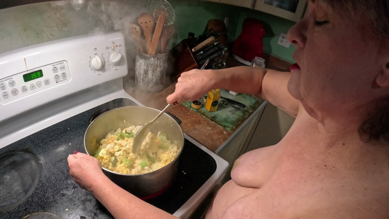 Homesteadmama: Cheryl Cooks Tofu Scramble