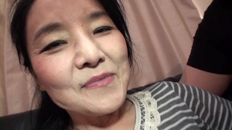 Japan Lust: Japonská babička to všechno obtáhne pro creampie