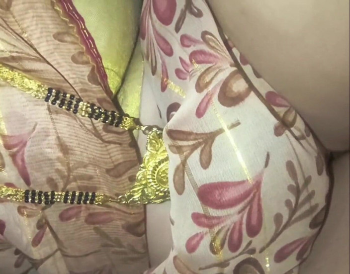 Sex with Annu: 性感人妻的印地语性爱视频