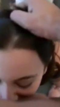 Julie bị trói vào một cái cột hút như một con điếm và bắn tinh lớn trên khuôn mặt thiên thần của cô ấy