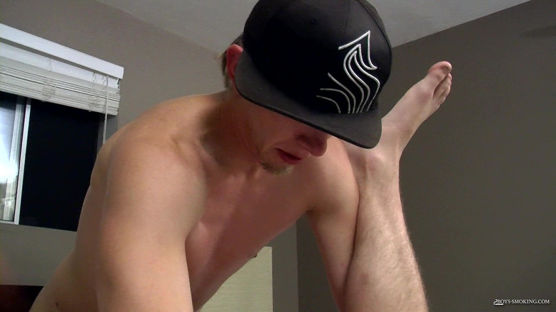 Boys Smoking: Ian Madrox la prima scena di un duo hardcore in...