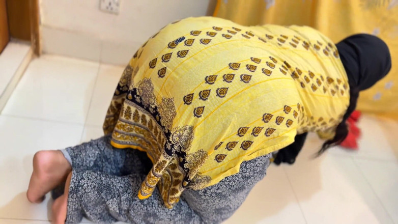 Aria Mia: Pernikahan Al'ab Dhat Almuakhrat Alkabirat Walshawniat Ealiqat Taht Alsarir Walan...