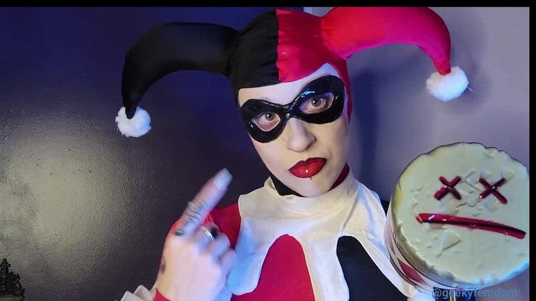 Geeky Femdom: Harley Quinn dominiert dich