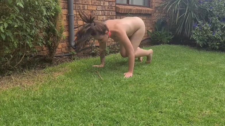 InkedButterfly69: Je me humilie en agissant comme un chien, en faisant...