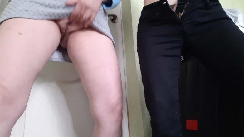 Lesbian-illusion: Zatímco opraváři dělali renovace ve vedlejší místnosti, moje přítelkyně a...