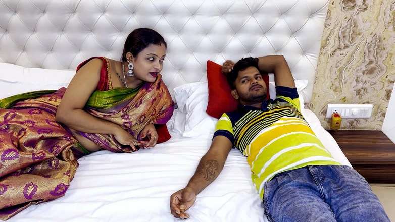 Raj00: Bhabhi Is Teaching Sex to Her Stepbrother