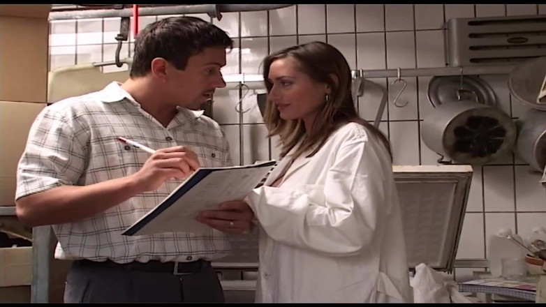 Muschi movie official: Sexy cocinera follada en cuatro en la cocina