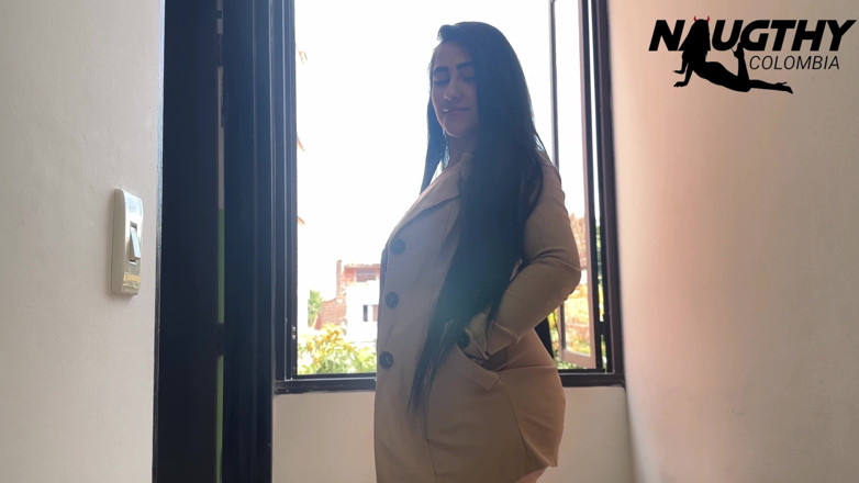 NaughtyColombia: Beautiful Girl Records Herself Masturbating in the Hallway
