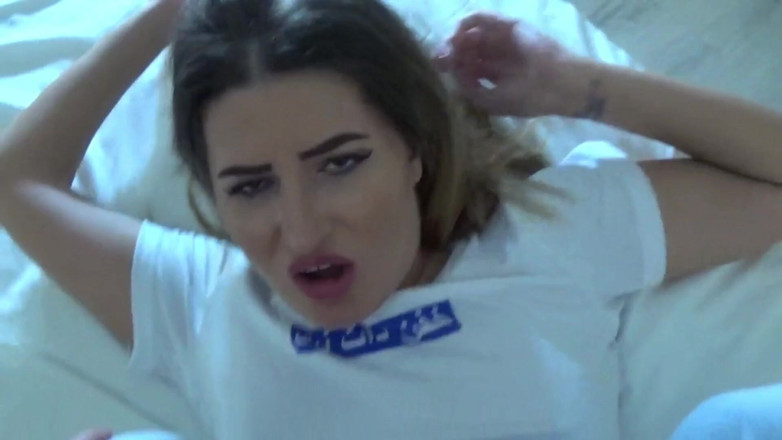 Amateur Homemade Porn: Sevimli İranlı üvey kız kardeş azgın üvey erkek kardeşi tarafından sikiliyor
