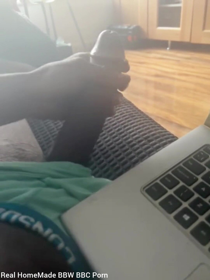 Big black cock BBCee: Hlazení mého velkého černého ptáka sledování porna