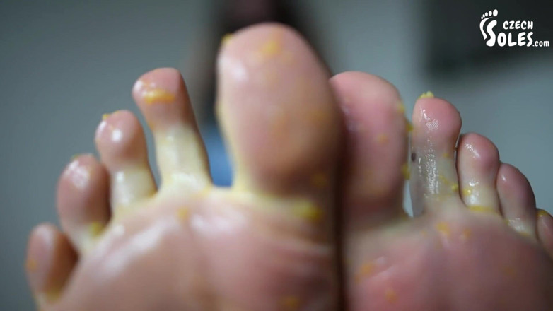 Czech Soles - foot fetish content: Tôi sẽ nghiền trái cây và bạn sẽ liếm nó...