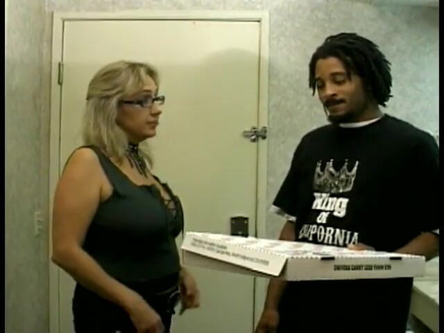 First Black Sexperience: Black guy working as pizza delivery provides feel bored aged...