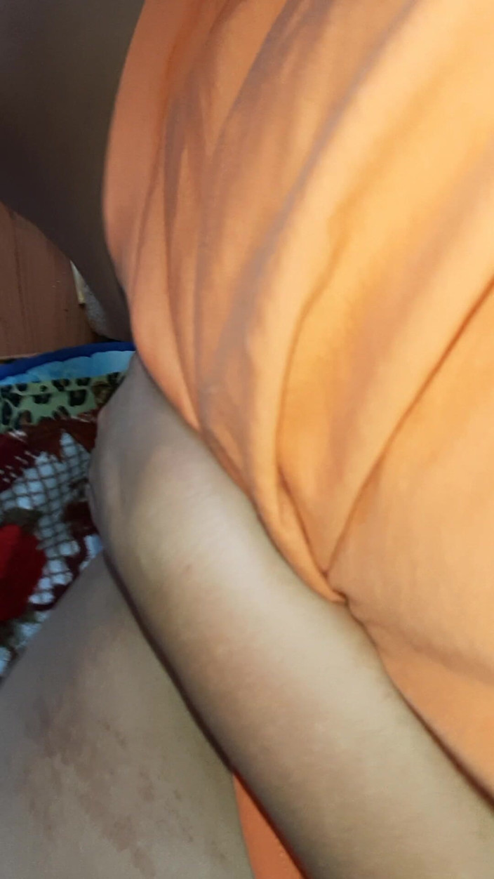 Lesbian-candys: Pod našimi sukněmi nás naše zručné prsty přivedly k orgasmům